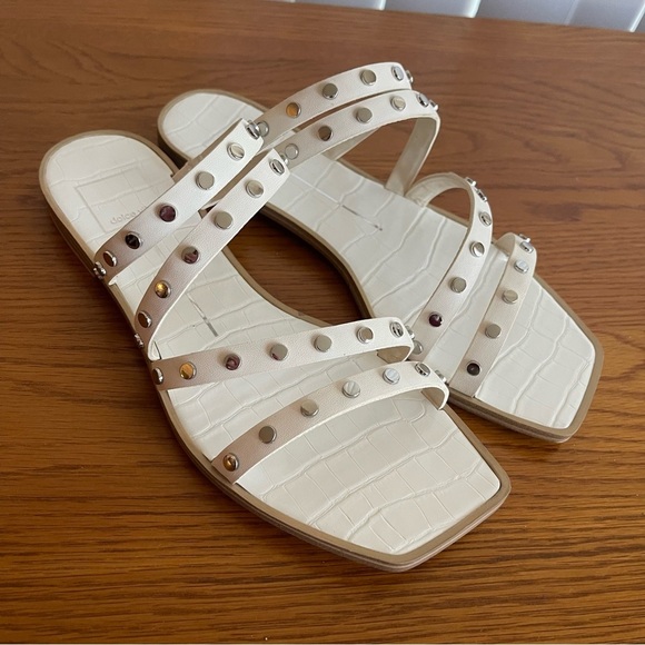 Dolce Vita Ibbie Ivory Studded Flat Sandals Size 7.5 - Picture 2 of 13